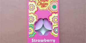 Beitragsbild des Blogbeitrags CHUPA CHUPS - STRAWBERRY & CREAM:  JA, IHR HABT RICHTIG GESEHEN! ES GIBT AUCH TEELICHTER VON CHUPA CHUPS! 