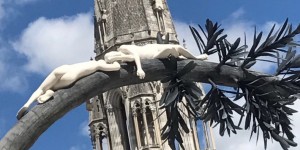 Beitragsbild des Blogbeitrags Sklavenhandel einst und Flüchtlingsdiskussion heute. Eine Reflexion beim Mahnmal von Nantes.