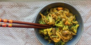 Beitragsbild des Blogbeitrags Asian Rice Noodles with Peanut Sauce 