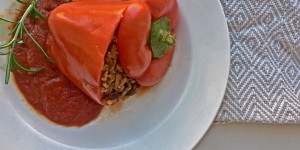 Beitragsbild des Blogbeitrags Vegetarisch Gefüllte Paprika nach Oma’s Art