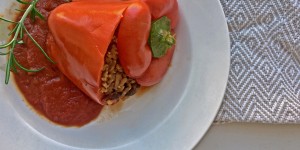 Beitragsbild des Blogbeitrags Vegetarisch Gefüllte Paprika nach Oma’s Art 