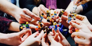 Beitragsbild des Blogbeitrags Lego – das kreative Kultspielzeug für Kinder und Sammler