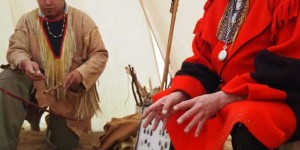 Beitragsbild des Blogbeitrags Reisen mit den First Nations in Kanada: Ein Tagesausflug zu den Ureinwohnern von Calgary.
