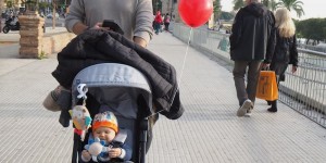 Beitragsbild des Blogbeitrags Reisen mit Baby: Tipps & Erfahrungen von einem Monat in Portugal & Spanien.