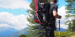 Beitragsbild des Blogbeitrags Unterwegs mit Kleinkind im Tiroler Pitztal: Naturerlebnis, ZirbenPark & Familienabenteuer. 