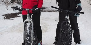 Beitragsbild des Blogbeitrags Fatbike Fahren, Pisten Carven, Schnaps & Rodeln: Abenteuer pur in den #KitzAlps #LoveTirol!