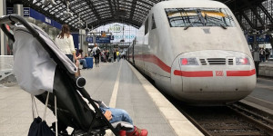 Beitragsbild des Blogbeitrags Zugreise mit Kleinkind: Unterwegs im Reiseland Deutschland