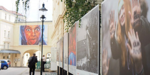 Beitragsbild des Blogbeitrags Fotofestival #LaGacilly in Baden bei Wien: „Viva Latina!“ in 2021.