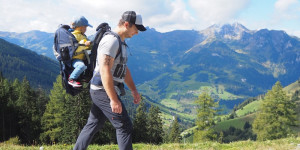 Beitragsbild des Blogbeitrags Goldener Herbst im „Tal der Almen“: Wandern & Genießen mit Kleinkind im Großarltal 