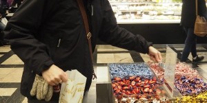 Beitragsbild des Blogbeitrags Kulinarisch durch Helsinki: Unterwegs zur Food Tour mit HappyGuideHelsinki 