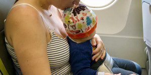 Beitragsbild des Blogbeitrags Unsere erste Reise zu viert: Flugbuchung mit einem noch ungeborenem Baby