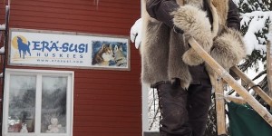 Beitragsbild des Blogbeitrags Das Aktivitäten-Karussell Lapplands: Vom Eisschwimmen über Husky-Safaris bis hin zur Sauna-Tour 