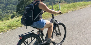 Beitragsbild des Blogbeitrags Unterwegs in der Erlebnisregion Graz: Bike & Hike Genusstour auf den Schöckl. 