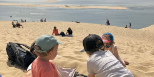 Beitragsbild des Blogbeitrags Familienreise in Frankreich: Bordeaux und “die größte Sandkiste Europas”.