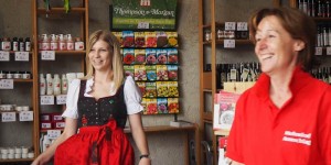 Beitragsbild des Blogbeitrags Das (neue) Hotel Schwarzalm Zwettl als genussvoller Ausgangspunkt zur Mohnblüte im Waldviertel