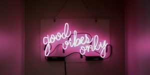 Beitragsbild des Blogbeitrags Good vibes only ? – 5 Tipps, wie du deine Vibes oder Stimmung hochhältst