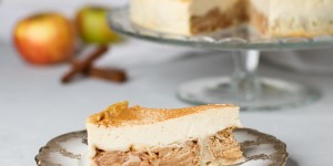 Beitragsbild des Blogbeitrags Apfelstrudel-Cheesecake … (vegan)