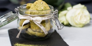 Beitragsbild des Blogbeitrags Matcha-Macadamia-Cookies … (vegan)