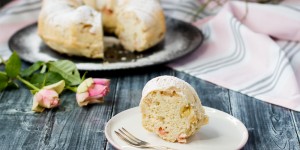 Beitragsbild des Blogbeitrags Rhabarber-Baileys-Guglhupf … (vegan)