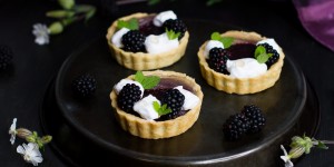 Beitragsbild des Blogbeitrags Brombeertarteletts … (vegan)
