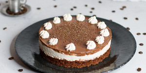 Beitragsbild des Blogbeitrags Schokolade-Kaffee-Torte … (vegan)