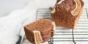 Beitragsbild des Blogbeitrags Schoko-Bananenbrot mit Olivenöl … (vegan)