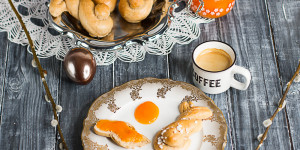Beitragsbild des Blogbeitrags Germteighasen mit Karottenmarmelade … (vegan)