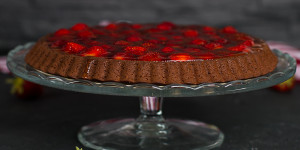 Beitragsbild des Blogbeitrags Schokolade-Erdbeer-Kuchen… (vegan)