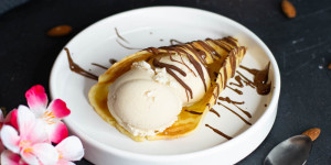 Beitragsbild des Blogbeitrags Mandel-Tonkabohnen-Eis … (vegan)