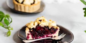 Beitragsbild des Blogbeitrags Brombeer-Streusel-Tartelette … (vegan)