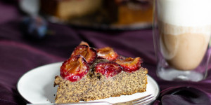 Beitragsbild des Blogbeitrags Zwetschgen-Mohn-Kuchen … (vegan, gf)
