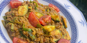 Beitragsbild des Blogbeitrags Sonnenblumenhack-Curry (grün) 