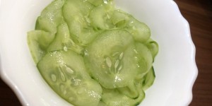 Beitragsbild des Blogbeitrags Gurkensalat- Schritt für Schritt