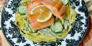 Beitragsbild des Blogbeitrags Lachsforellenfilet mit Gurkensauce