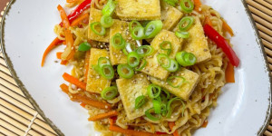 Beitragsbild des Blogbeitrags Gebratene Nudeln mit Tofu 