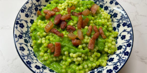 Beitragsbild des Blogbeitrags Fregola Sarda mit Erbsen