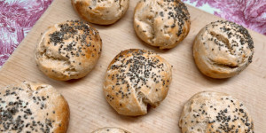 Beitragsbild des Blogbeitrags Skyr Brötchen