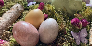 Beitragsbild des Blogbeitrags Eierfärben mit Naturfarben