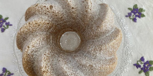 Beitragsbild des Blogbeitrags Feiner Eierlikör-Gugelhupf