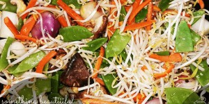 Beitragsbild des Blogbeitrags Asiatisches Gemüse mit Basmati Reis und Putenstreifen