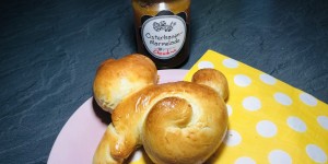 Beitragsbild des Blogbeitrags Germteighaserl fürs Osterfrühstück 