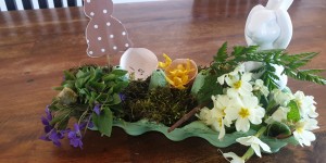 Beitragsbild des Blogbeitrags Österliche Tischdeko aus Naturmaterialien