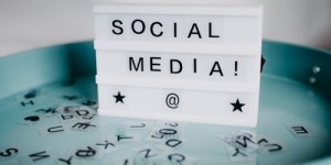 Beitragsbild des Blogbeitrags Warum du digital nicht so wahrgenommen wirst, wie du im echten Leben bist?