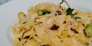 Beitragsbild des Blogbeitrags :: einfach(e) spargelpasta ::
