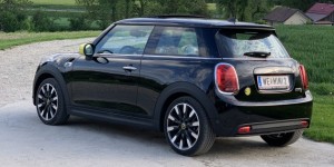 Beitragsbild des Blogbeitrags Mini Cooper SE – der e-Mini ist da!