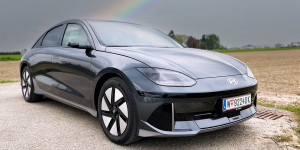 Beitragsbild des Blogbeitrags IONIQ 6 kaufen statt Tesla? Das effiziente E-Auto von Hyundai im Test 