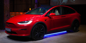Beitragsbild des Blogbeitrags Tesla PLAID