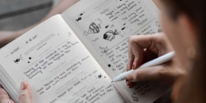 Beitragsbild des Blogbeitrags JOURNALING : Mind to Body Connection. Gastbeitrag von Elli Kolb