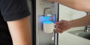 Beitragsbild des Blogbeitrags Der Sodawasserspender von aqua alpina im Test