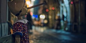 Beitragsbild des Blogbeitrags betrügerische Sprache – Ghostwriting enttarnt sich selbst 